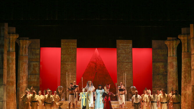 Ensayo general de 'Aida', este miércoles, en el Teatro Cervantes.