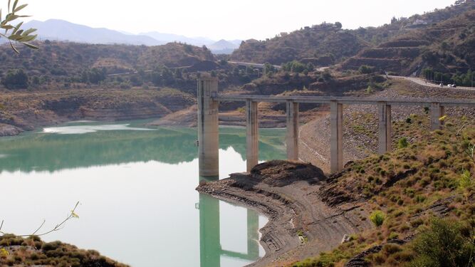 La presa de La Viñuela está ahora al 15,9% de su capacidad total