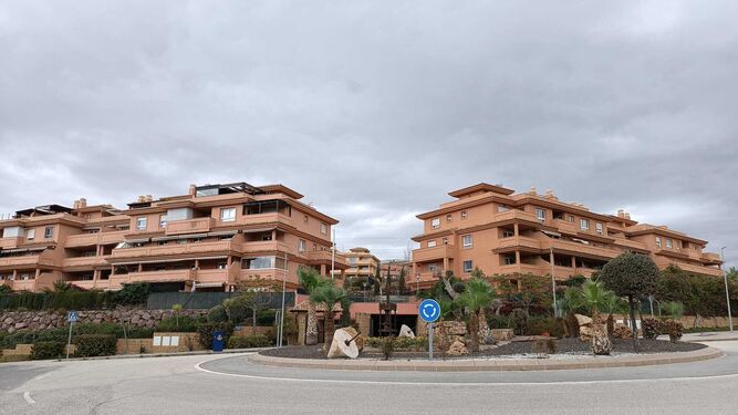 Dos bloques de viviendas de la urbanización Atalaya de Jarazmín.