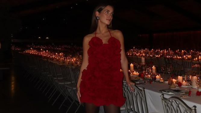 El vestido rojo de Zara con escote en la espalda y muy barato que las invitadas con más estilo agotarán en primavera.